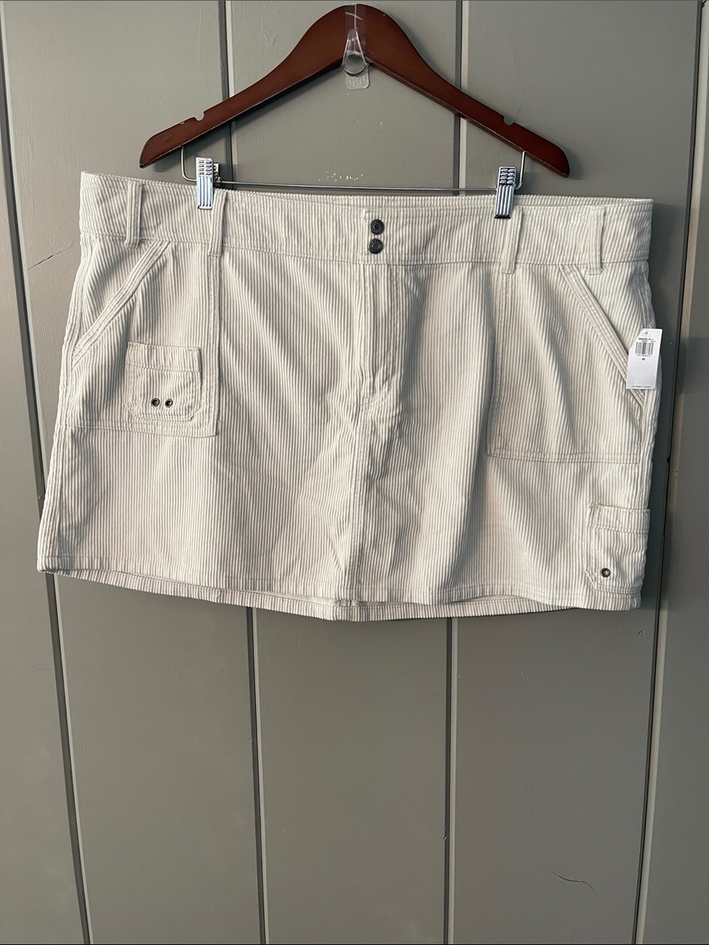 Old Navy Skirt Corduroy Cargo Beige size 22 Preppy Old Money Utility Granola